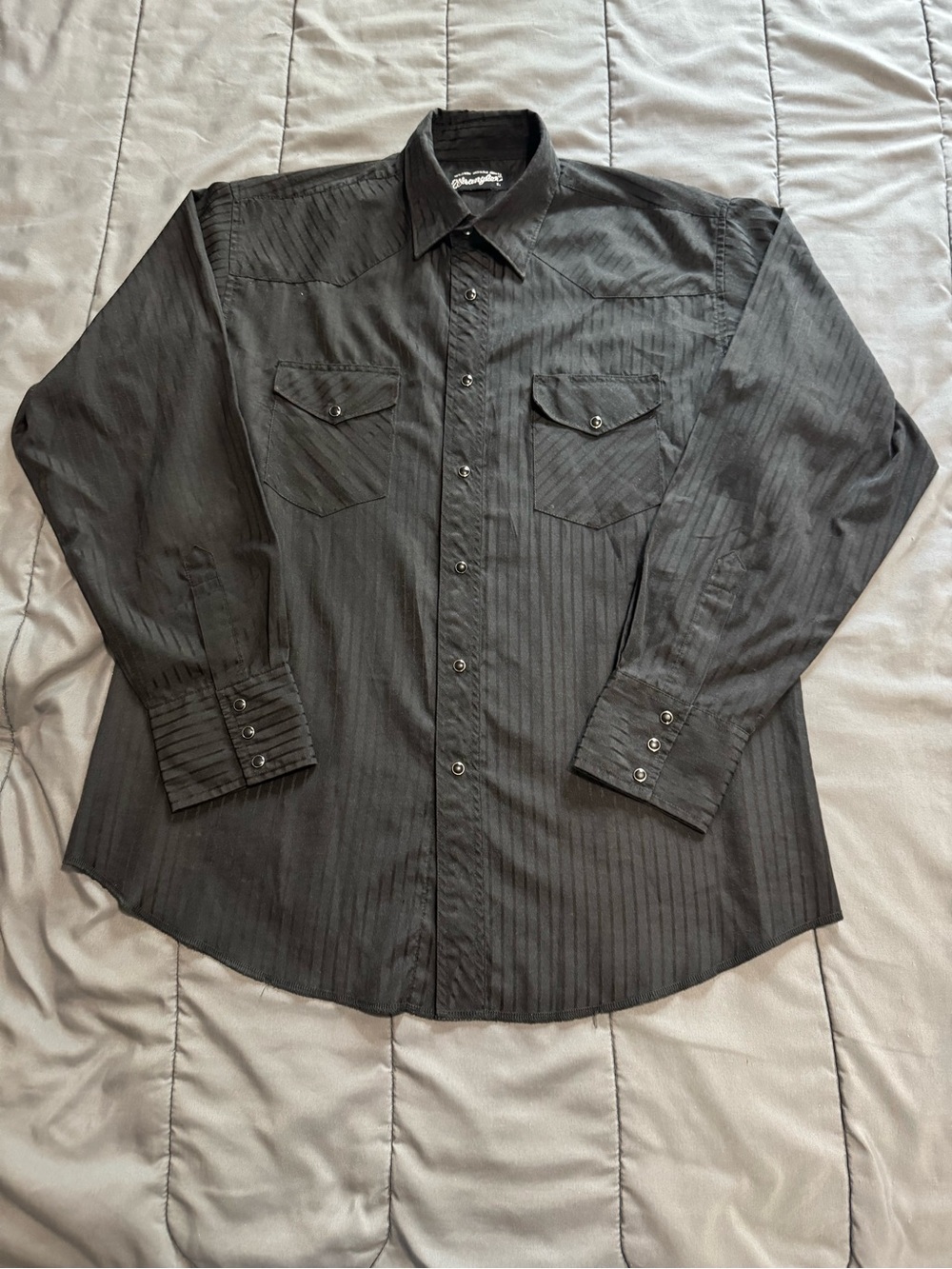 VTG 90s Wrangler Black Pearl Snap Shirt, Single V-Point Back Yoke, Men's L